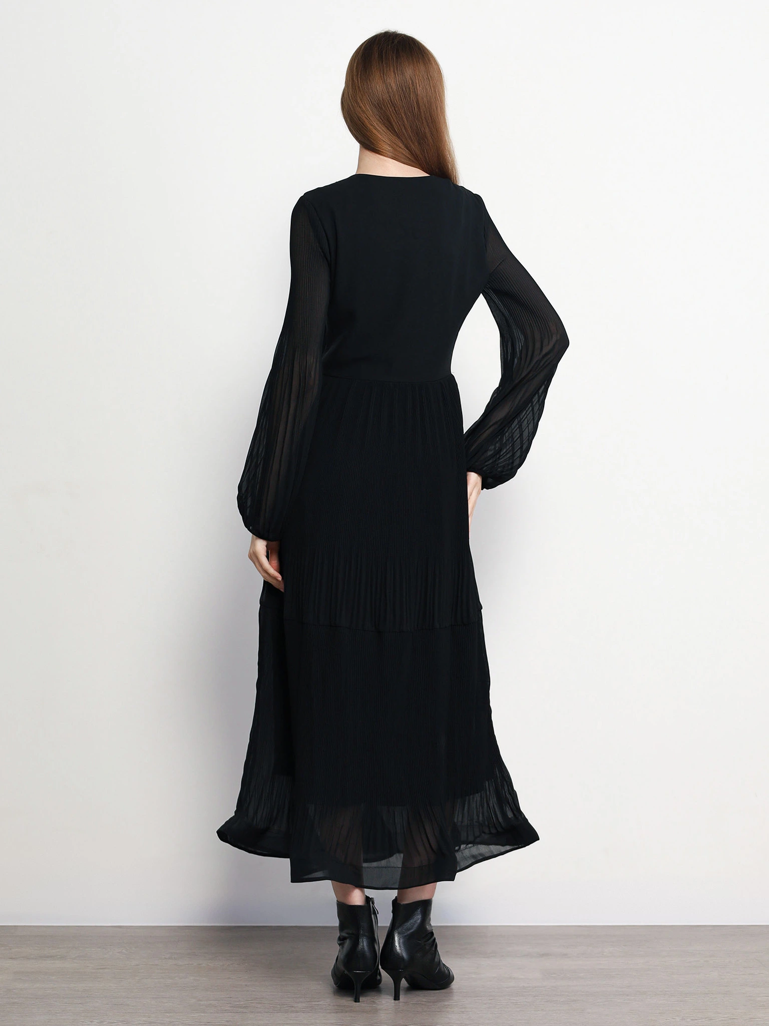 Платье плиссированное с отрезной линией талии